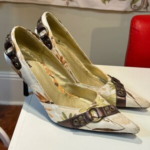 Floral Cream & Brown Women's Pointed-Toe Heels